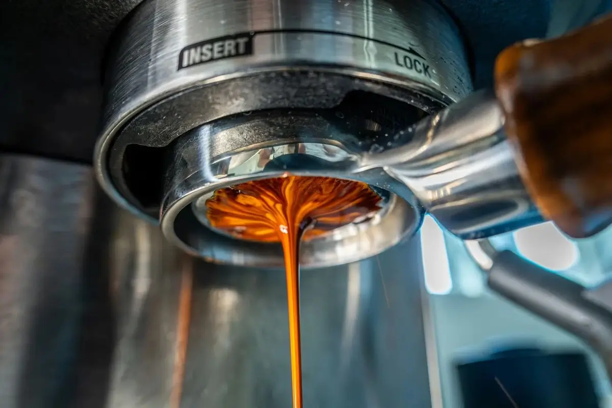 Qué es la extracción del café y cómo mejorarla en casa paso a paso